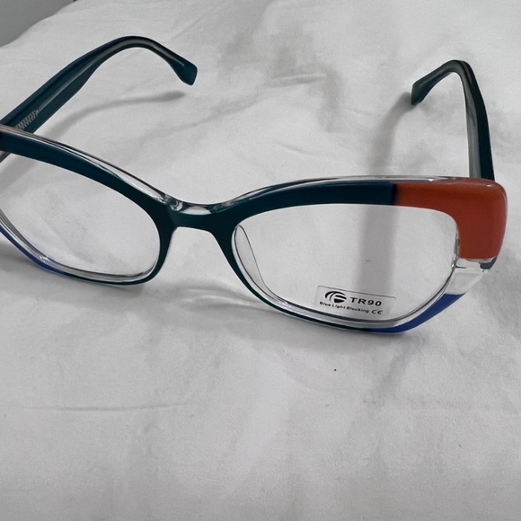 FASHION FRAMES - Picture 3 of 5